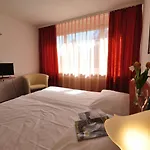 Hotel Merkur - West Station 3*