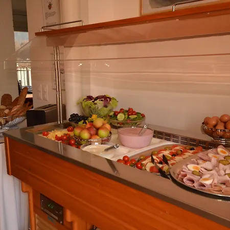 Merkur - West Station Hotell