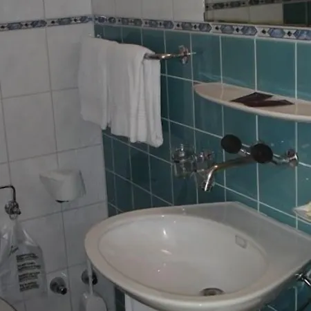 Hotel Merkur - West Station 3*