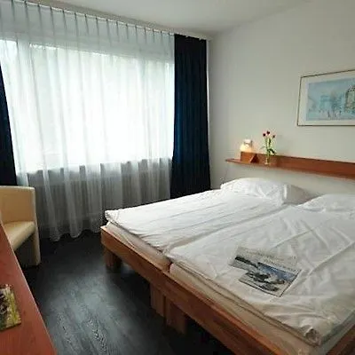 Hotel Merkur - West Station Interlaken