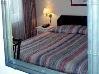 Merkur - West Station Hotel