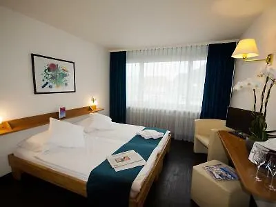 Merkur - West Station Hotell 3*