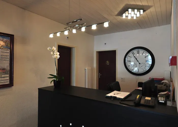 Hotel Merkur - West Station Interlaken