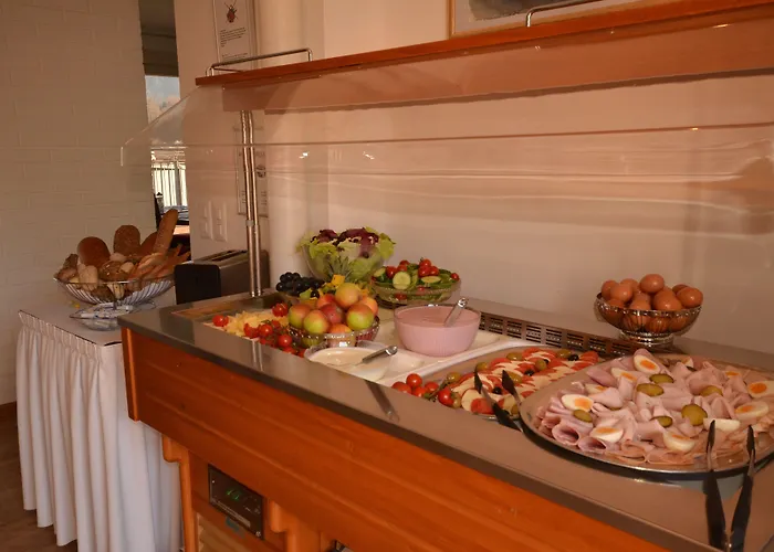 Merkur - West Station Hotel