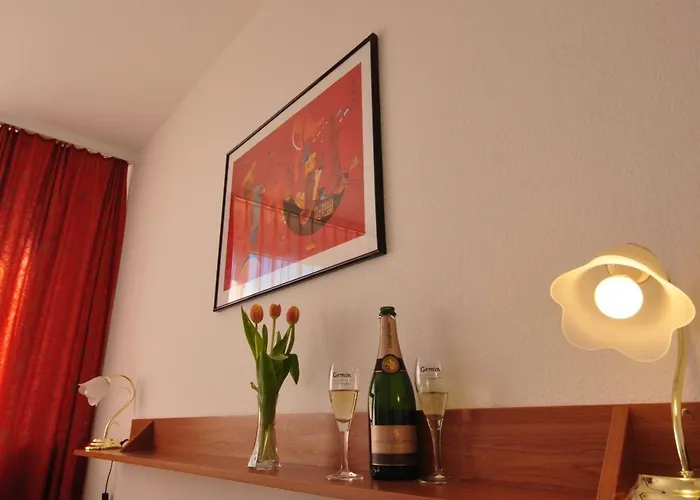 Merkur - West Station Hotel