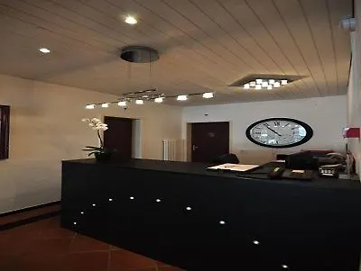 Merkur - West Station Hotel