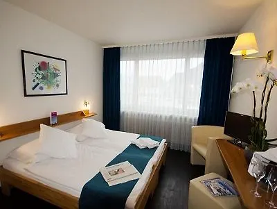 Merkur - West Station Hotel