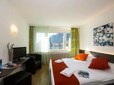 Hotel Merkur - West Station 3*