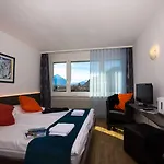 Ξενοδοχείο Merkur - West Station 3*