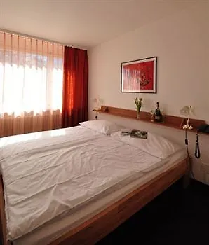 Hotel Merkur - West Station 3*