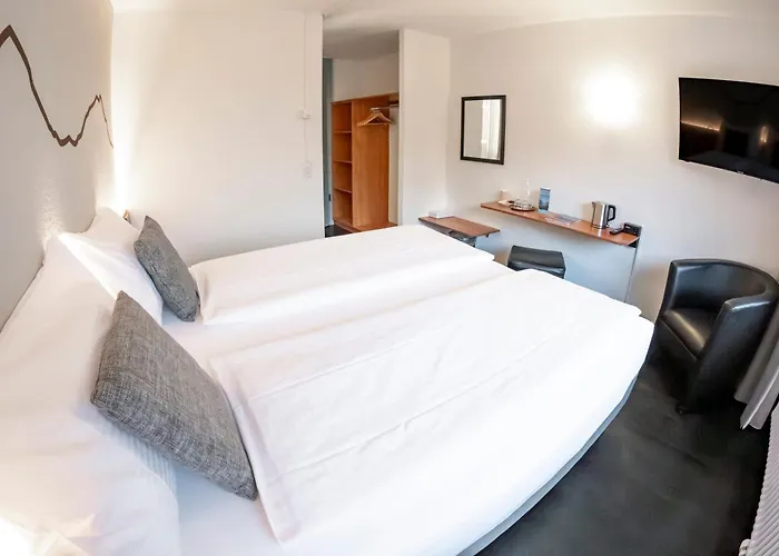 Готель Merkur - West Station