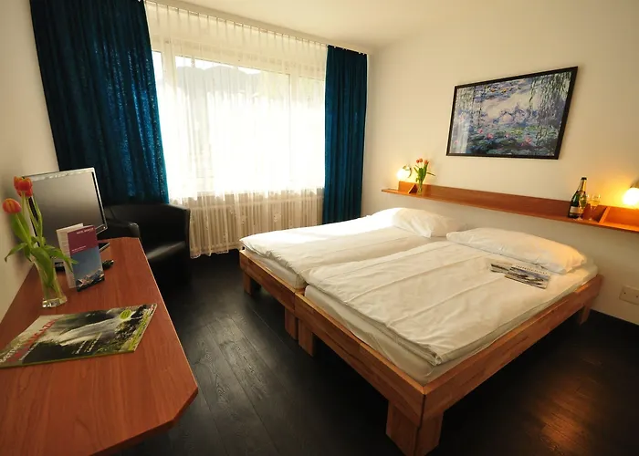 Merkur - West Station Готель Інтерлакен