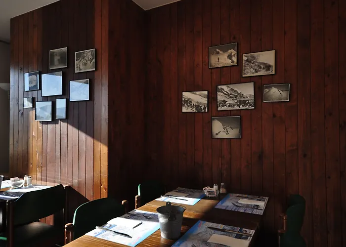 Готель Merkur - West Station Інтерлакен