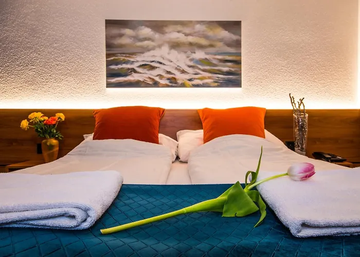 Merkur - West Station Готель 3*