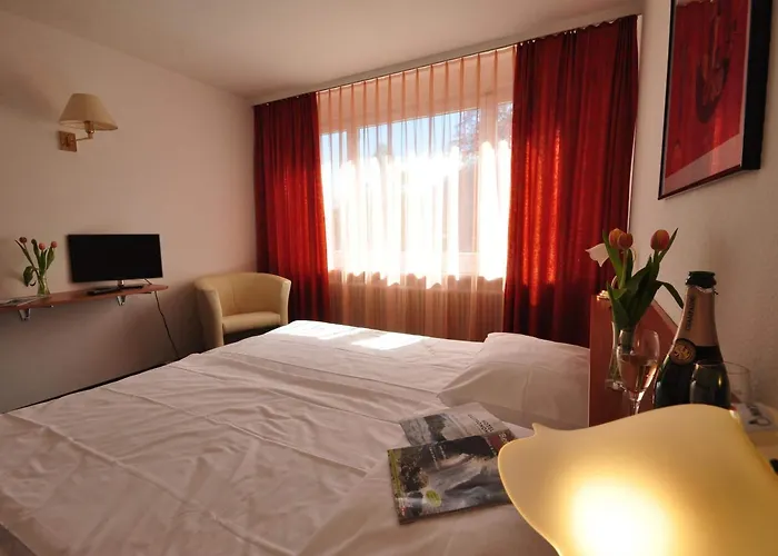 Готель Merkur - West Station 3*