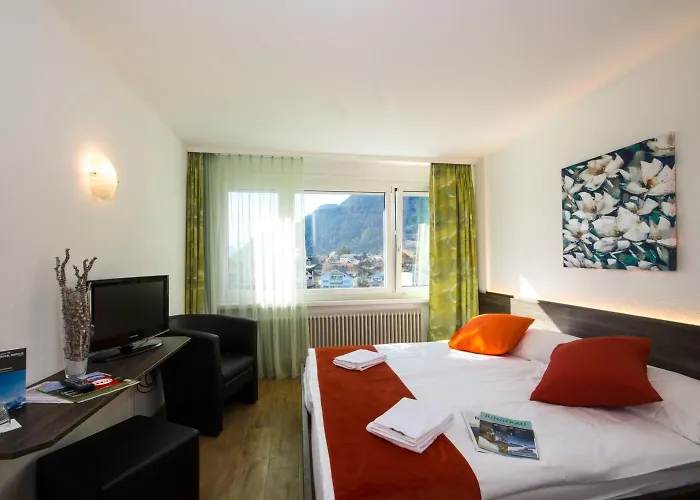 Merkur - West Station Готель Інтерлакен