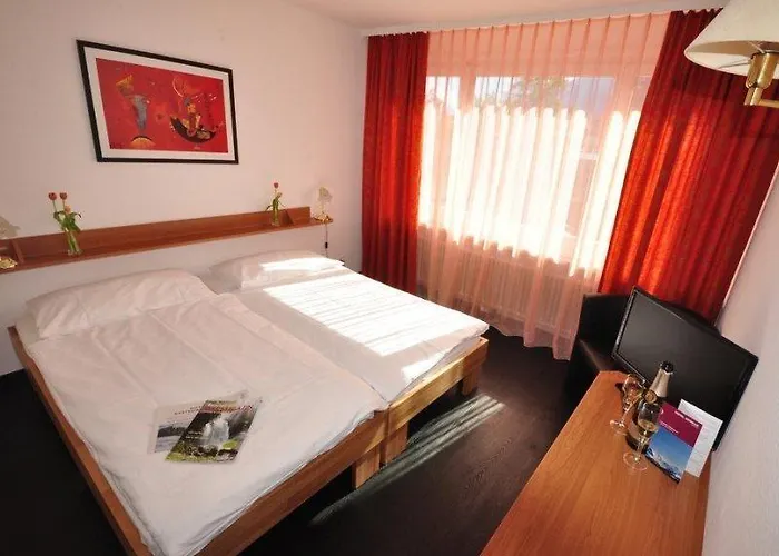 Готель Merkur - West Station