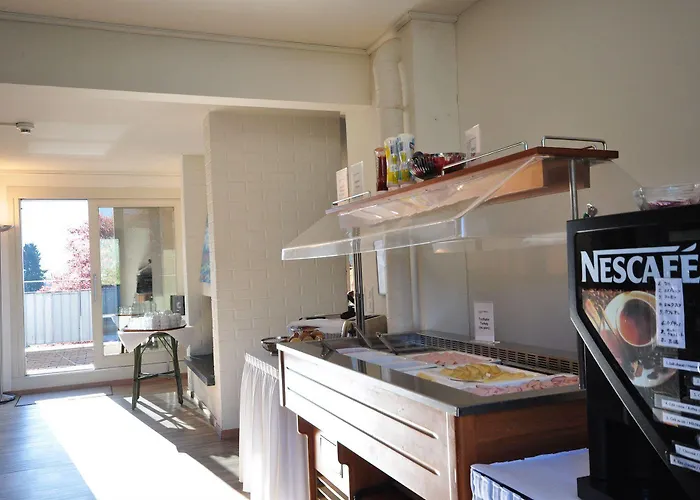 Merkur - West Station Готель