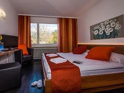 Merkur - West Station 3* Інтерлакен