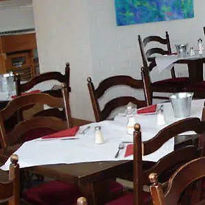 Merkur - West Station Готель