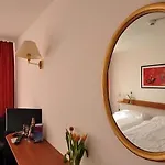 Hotel Merkur - West Station Interlaken