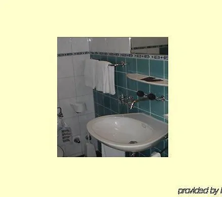 Merkur - West Station 酒店