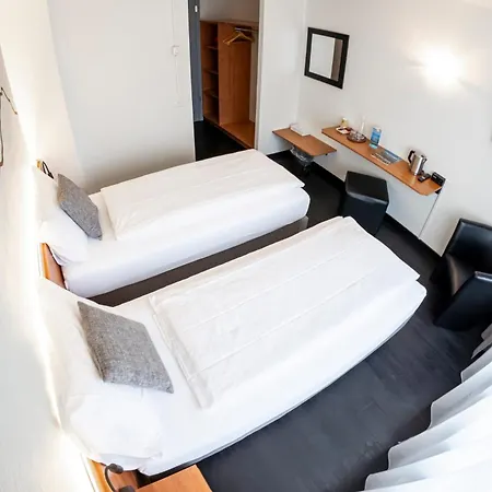 Merkur - West Station 酒店 3*