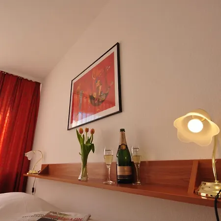 Merkur - West Station 酒店